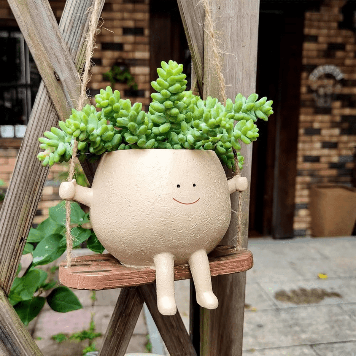 Swinging flower pot
