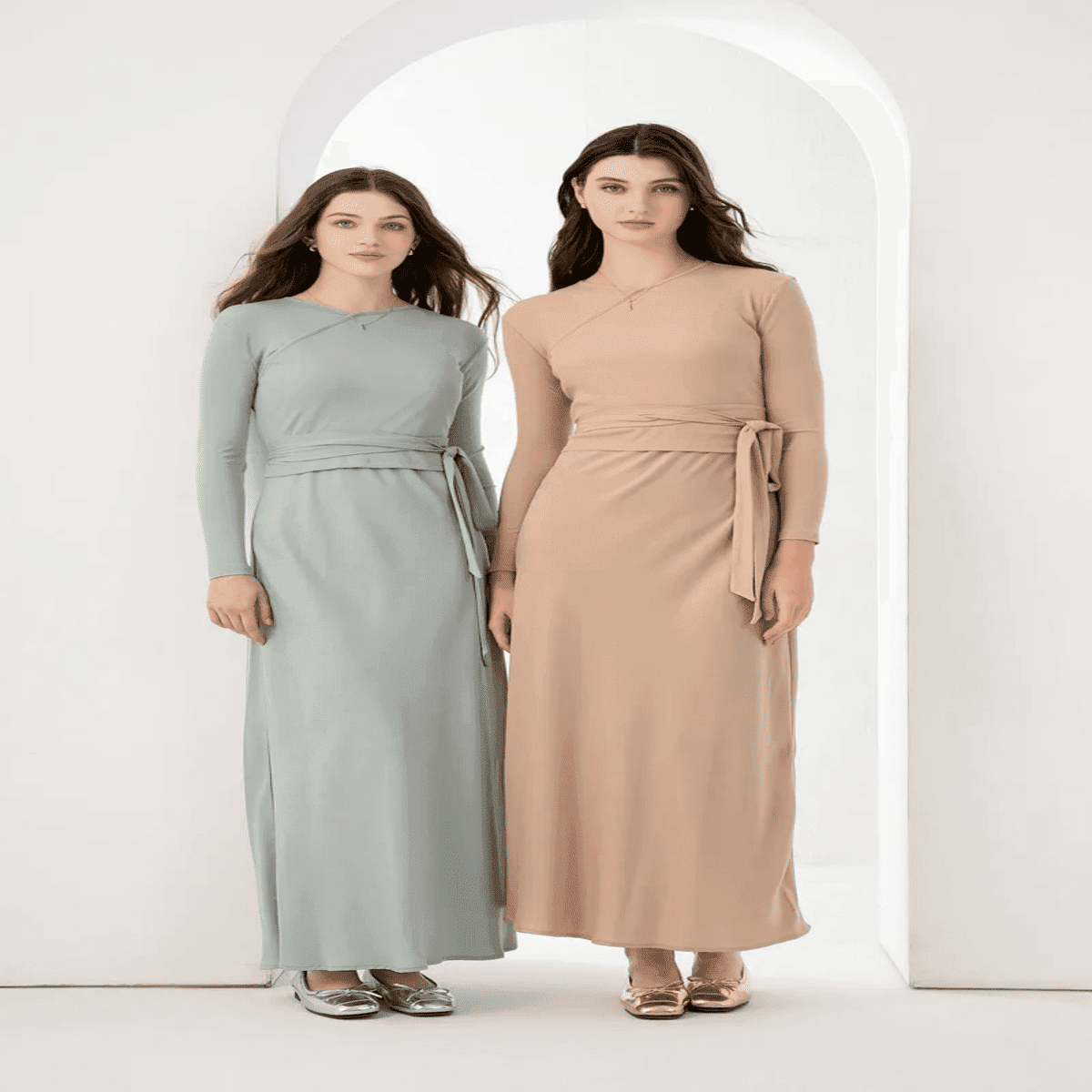 חולצת ריב מתיחה גבוהה ושמלת סאטן מקסי לנשים